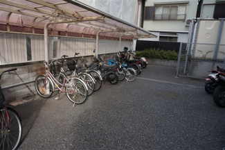 【その他共用部分】 | 屋根付き駐輪場です