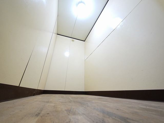 トランクルーム西大寺北の内装|きれいな内装です