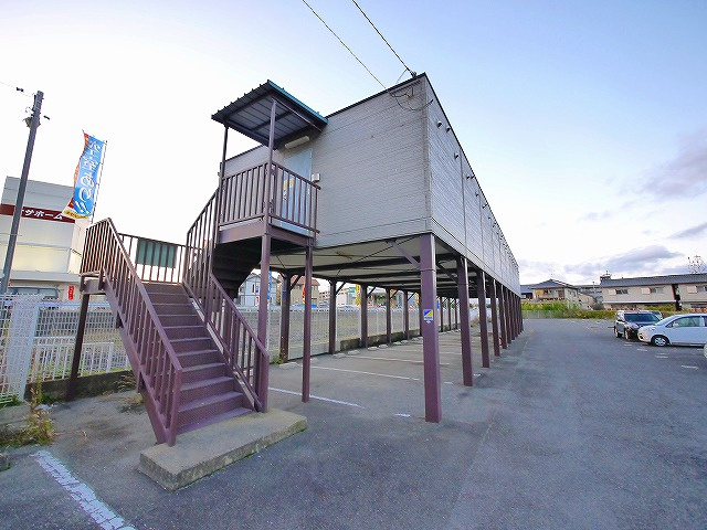 トランクルーム西大寺北の外観|きれいな外観です