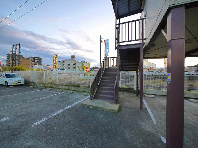 トランクルーム西大寺北の外観|外観は落ち着いています