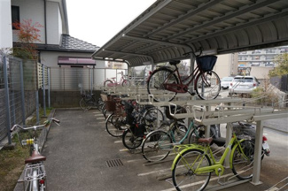 【その他共用部分】 | 屋根付き駐輪場です