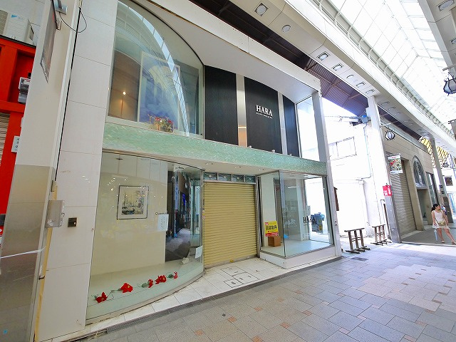 餅飯殿町ビル（北）の外観