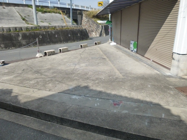 倉敷市中庄の倉庫の駐車場