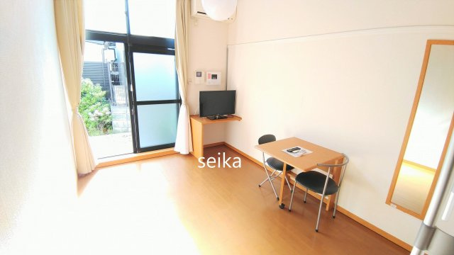  | エメラルドグリーン