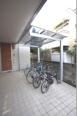 【その他共用部分】 | カーサエストレジャ | カーサエストレジャ　　　屋根付きの駐輪場です。
