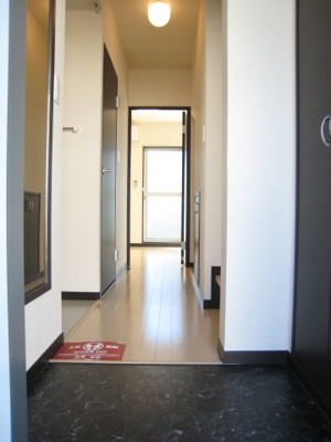 【エントランス】 | 花鳥風月 | 玄関入ってすぐの内観