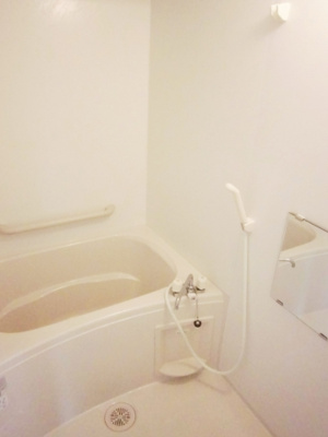 【浴室】 | 花鳥風月 | 手すりがついて安心です。追焚機能＆浴室乾燥機付き！