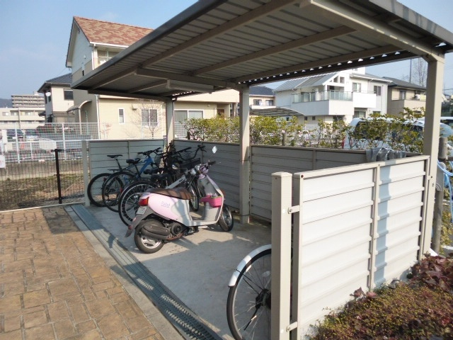 倉敷市鳥羽のアパートのその他共用部分|自転車置き場