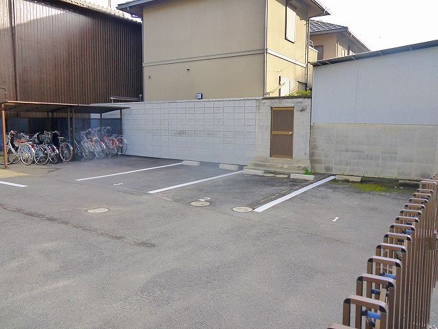 河合モータープールの外観