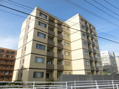 【外観】 | サンピタリア東船橋 | サンピタリア東船橋　鉄筋コンクリート造8階建て　明るい外壁の物件です