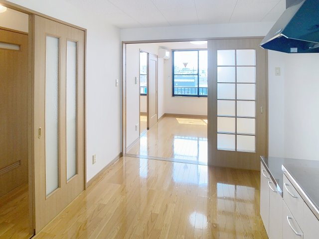 ルニベールの内装|明るい色調の室内です