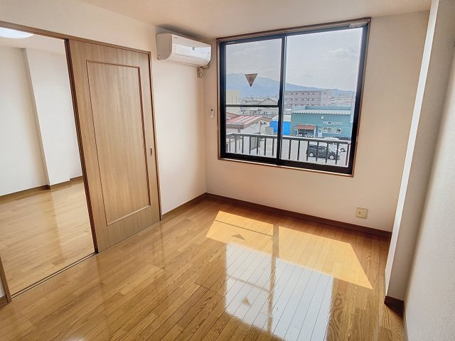 ルニベールの洋室|落ち着いた色調の洋室です