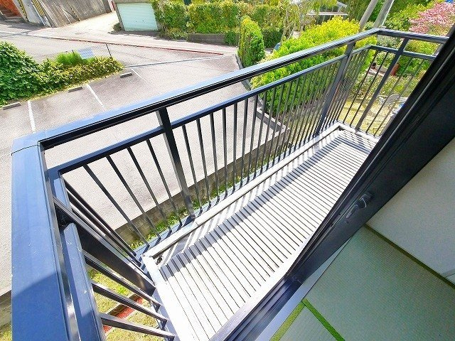 タモサーチＡのバルコニー|外からの目が気にならないバルコニーで洗濯物が干せます
