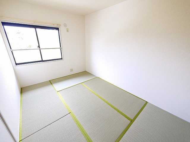 タモサーチＡの和室|畳の上でゆっくりとくつろげる和室です