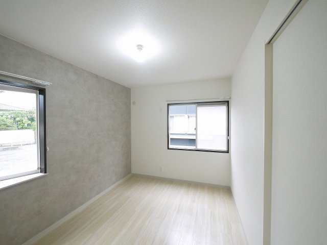 バンブーパインハイツの居間・リビング|使いやすい居間です