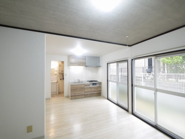 バンブーパインハイツの居間・リビング|ゆったり過ごせる居間です