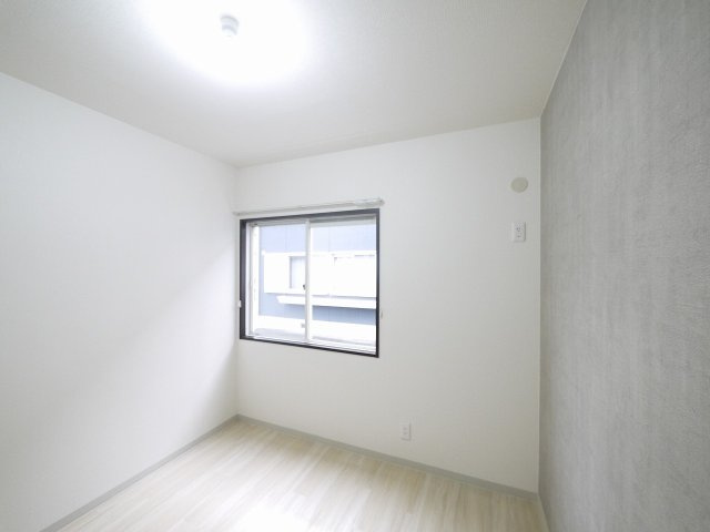 バンブーパインハイツの洋室|落ち着いた色調の洋室です