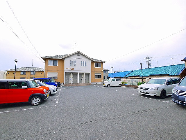 レスパス　デュルポ堀内Ｂの駐車場|駐車スペースもあります