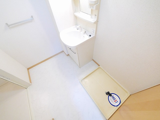 レスパス　デュルポ堀内Ｂの洗面所|脱衣スペースもあります