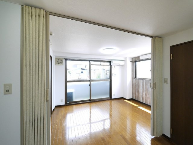 スィートピーの洋室|落ち着いた色調の洋室です