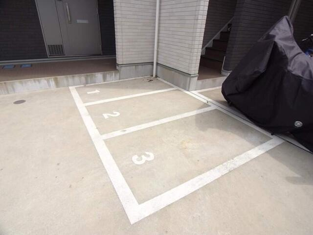 リブリ・PROVINSCIAの駐車場