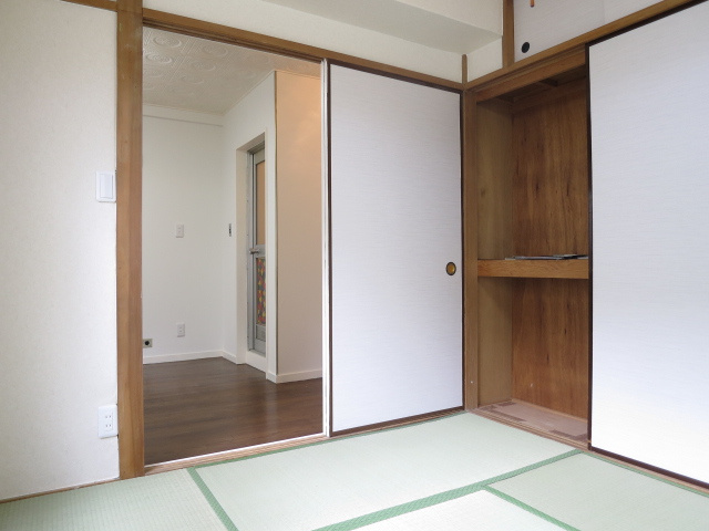 レスポアール久米川の和室