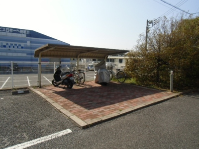 【その他共用部分】 | クレストB | 屋根付駐輪場あります