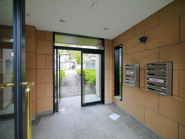 コンフォール州見台3番館のエントランス