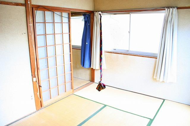 堀内アパート（四条大路５丁目）の和室|畳の上でゆっくりとくつろげる和室です