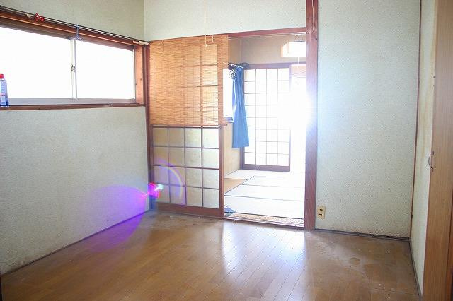 堀内アパート（四条大路５丁目）の居間・リビング|居間です