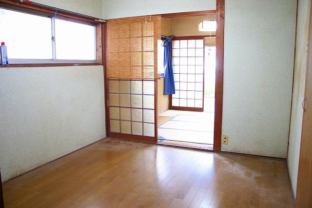 堀内アパート（四条大路５丁目）の居間・リビング|ゆったりとした居間です