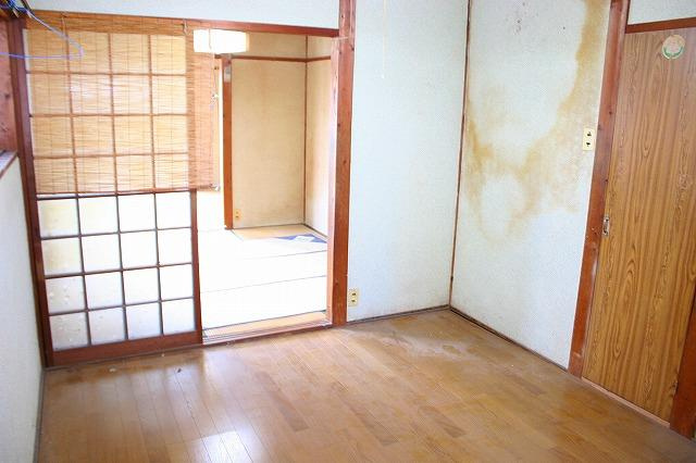 堀内アパート（四条大路５丁目）の居間・リビング|こちらの居間で趣味の時間をお楽しみください