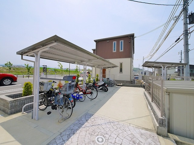 Ｇｒａｎｄ　Ｓｕｎ　Ｈｉｌｌｓのその他共用部分|屋根付きの駐輪場です