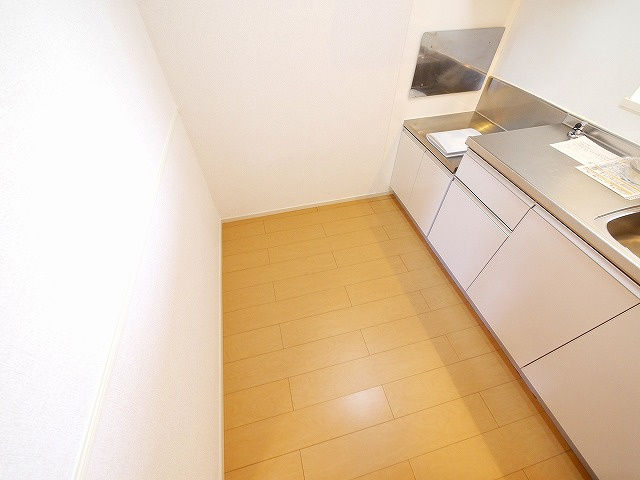 コンフォール州見台7番館のキッチン|コンパクトなキッチンで掃除もラクラク