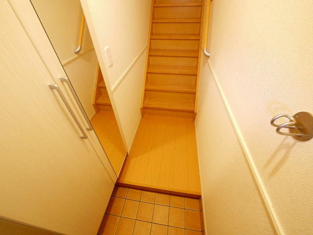 コンフォール州見台７番館の玄関|明るい玄関です