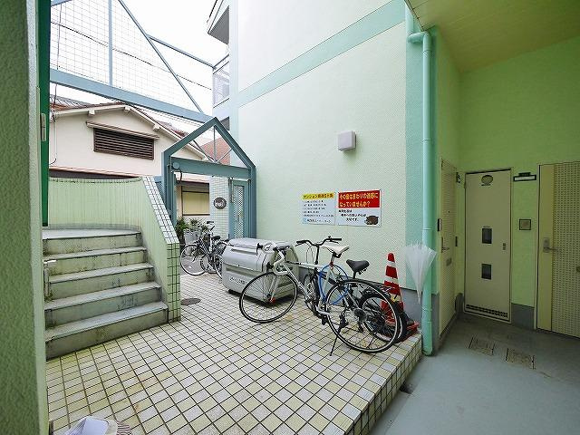 シティパレス学園前P-8のロビー