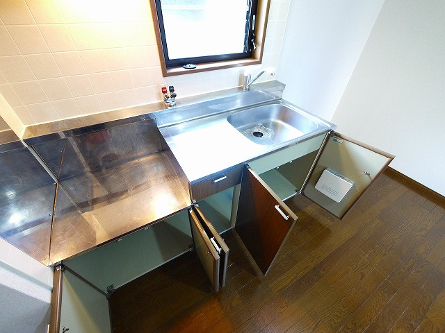 ルミエール州見のキッチン|コンパクトなキッチンで掃除もラクラク