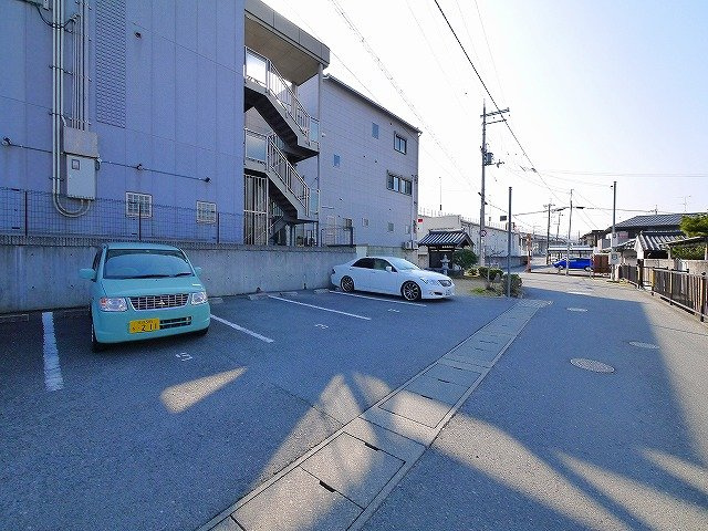 パティオ西大寺の駐車場
