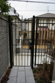 【その他共用部分】 | 裏入口防犯カメラ付き