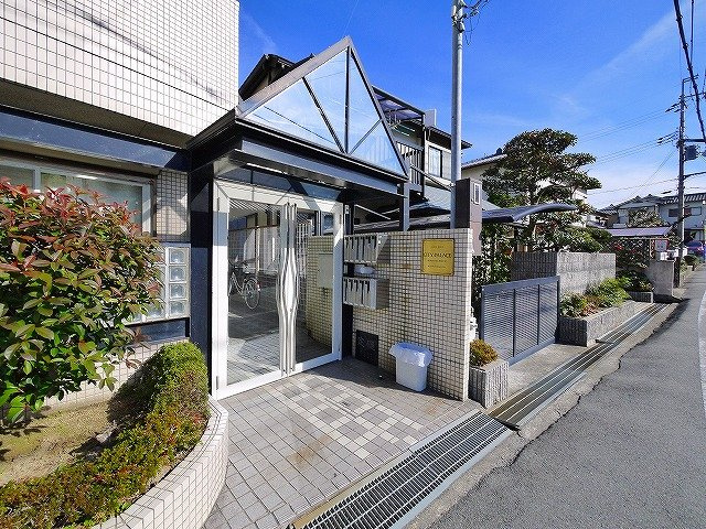 シティパレスあやめ池P-5のエントランス