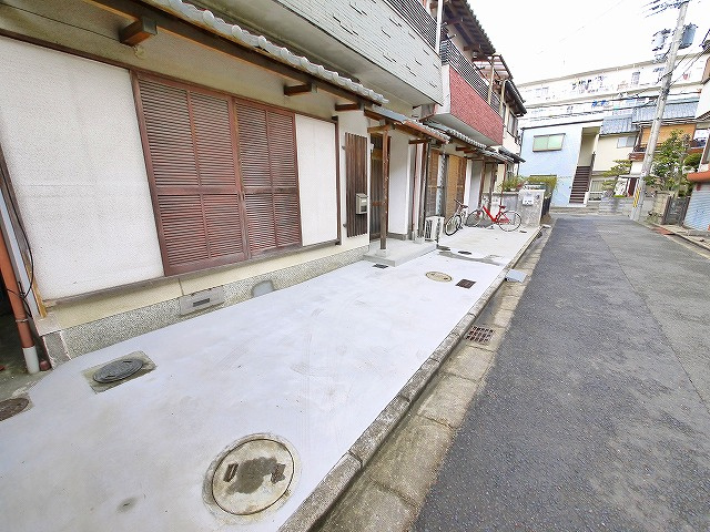 三条栄町戸建ての駐車場