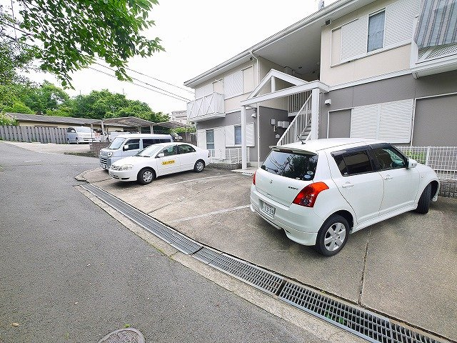 司ハイツの駐車場