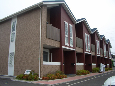 【外観】 | エスト・アヴォアール | エスト・アヴォアール　三角屋根が特徴的な外観です　南向き