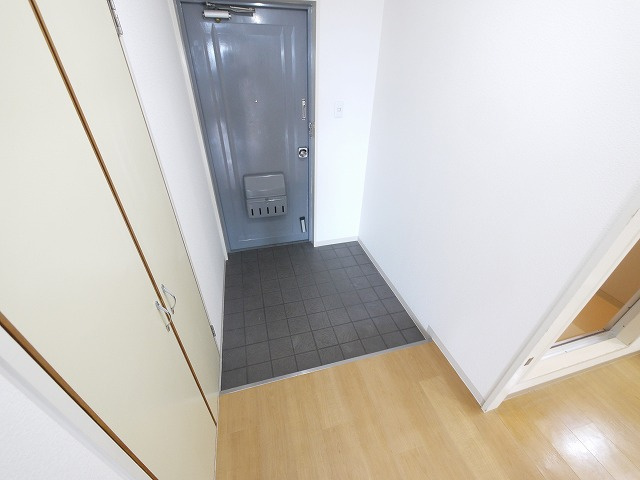 矢追マンションの玄関