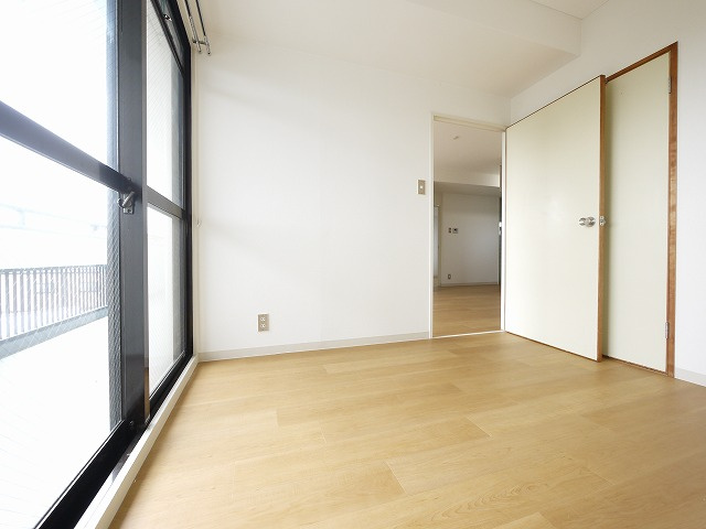 矢追マンションの洋室