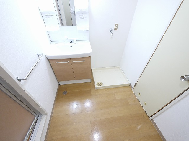 矢追マンションの洗面所