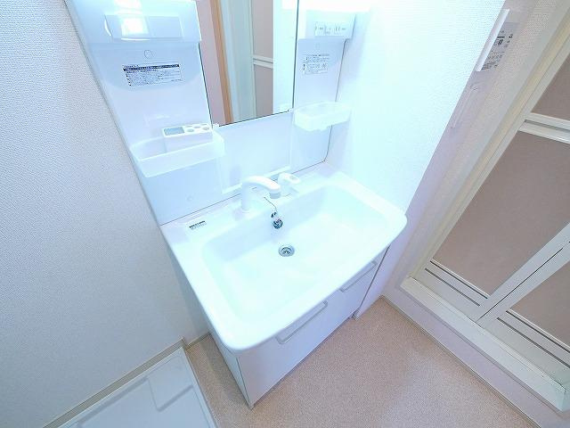 シャトーヒルズ　南館の洗面所|ゆったりとスペースのある洗面所