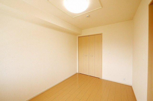 シャトーヒルズ　南館の寝室|落ち着いて過ごせるお部屋なので、寝室にいかがでしょうか