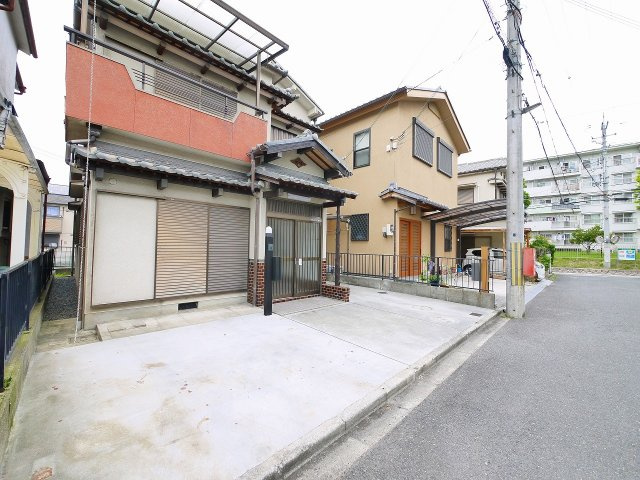 中筋邸の駐車場|駐車場に車を止められます