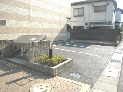 【駐車場】 | エクセル都町 | 敷地内にゴミ置場あります